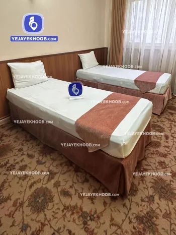 هتل نور مشهد - اتاق ۲ تخته (۲ تخت ۱ نفره)