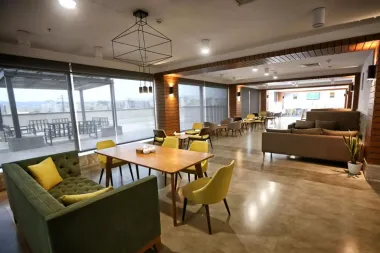 هتل نوین پلاس مشهد - کافی شاپ