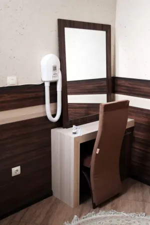 هتل نگین جی اصفهان - امکانات اتاق (میز آرایش)