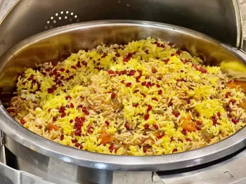 رستوران هتل هاترا مشهد همراه با منو انتخابی (زرشک پلو با مرغ)