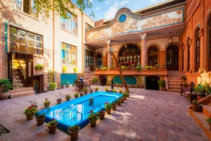 هتل پهلوان رزاز تهران - نمای محوطه