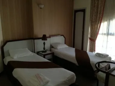 هتل کیان مشهد - اتاق ۲ تخته (۲ تخت ۱ نفره)