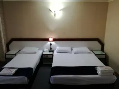 هتل کیان مشهد - اتاق ۳ تخته (۱ تخت ۲ نفره و ۱ تخت ۱ نفره)    