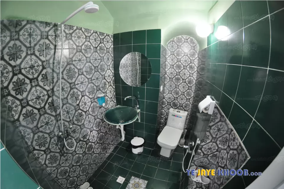 سرویس بهداشتی اقامتگاه بومگردی موزه عروسک اسباب بازی کاشان