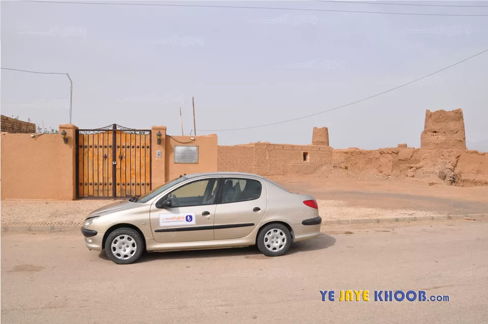 نمای بیرونی اقامتگاه بومگردی ستاره کویر حلوان طبس