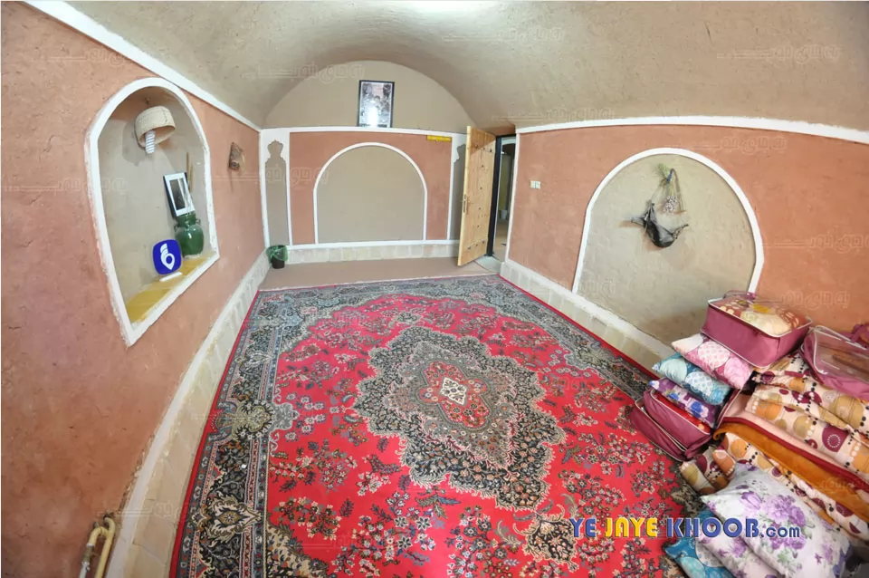 اتاق اقامتگاه بومگردی عمو نوروز طبس
