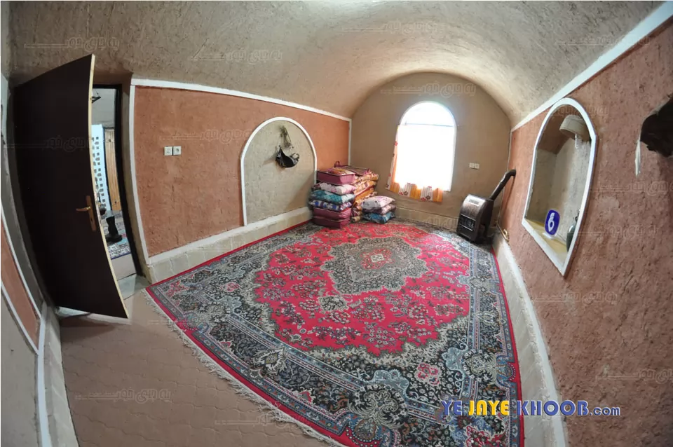اتاق اقامتگاه بومگردی عمو نوروز طبس