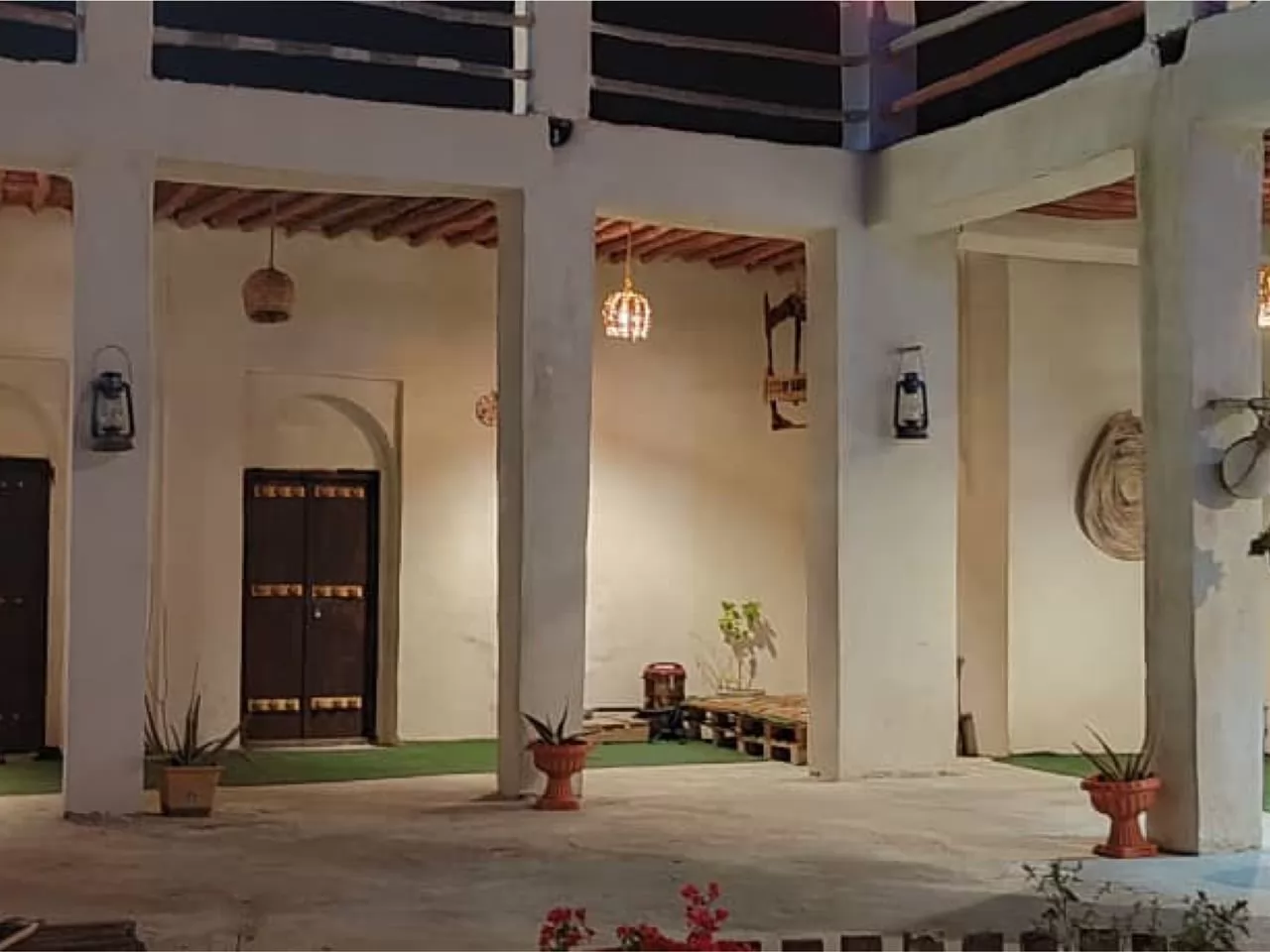 اقامتگاه بومگردی چیرا قشم - فضای بیرونی