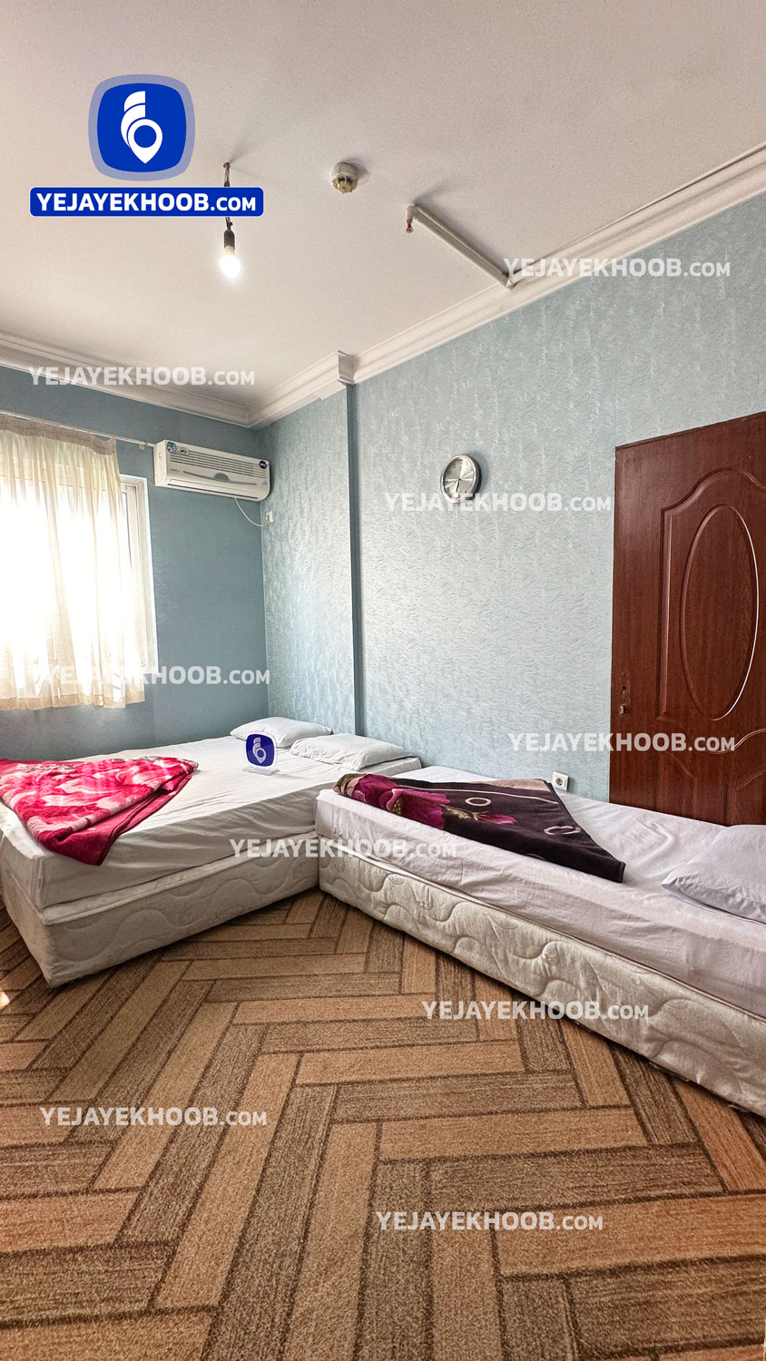 مسافرخانه ناجی مشهد - اتاق ۳ تخته (۱ تخت ۲ نفره و ۱ تخت ۱ نفره)