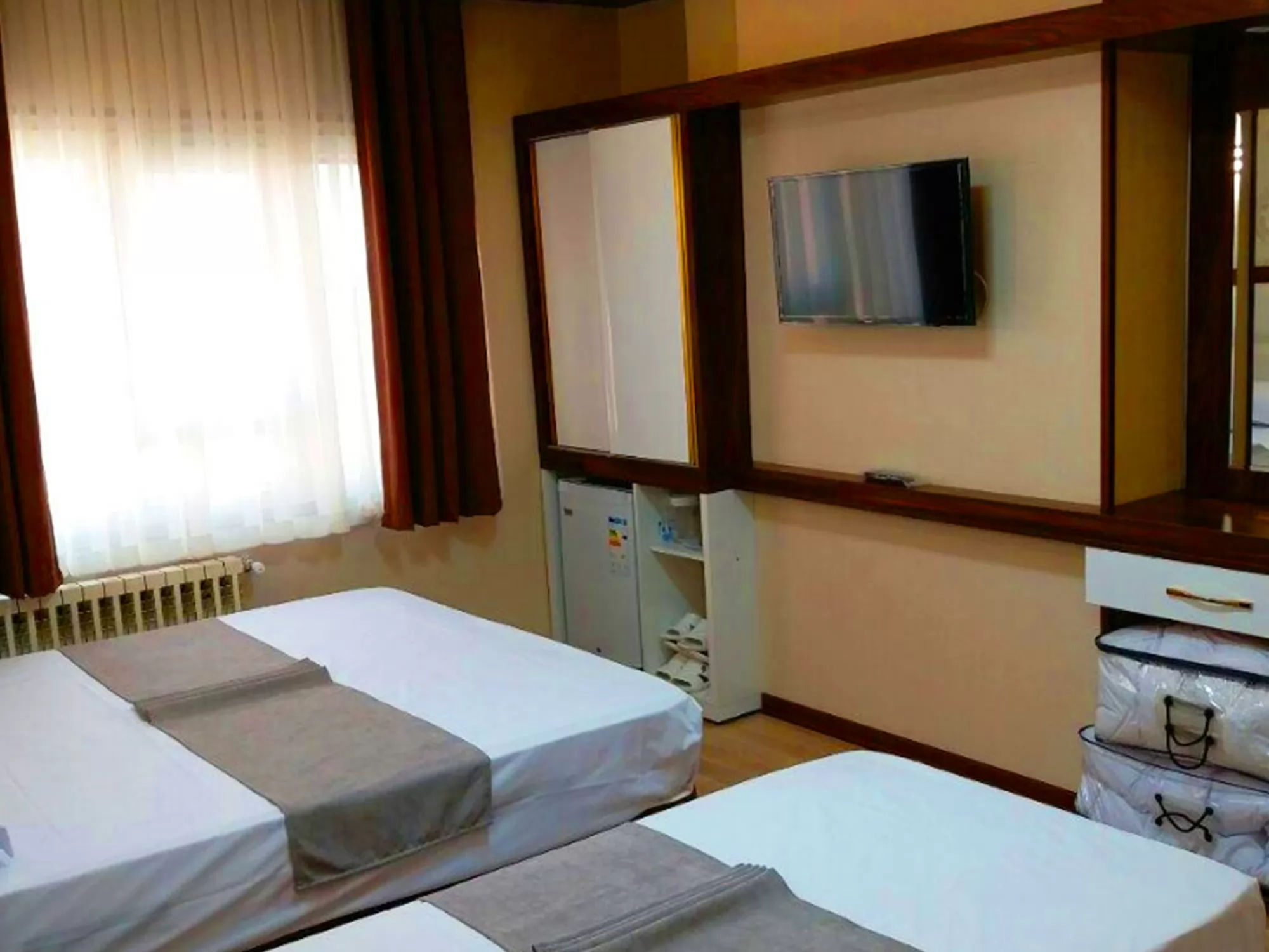 مهمانپذیر سهند تهران - اتاق 3 تخته