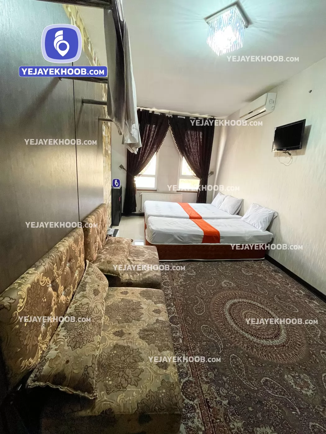 هتل آتوسا مشهد - اتاق ۳ تخته (۱ تخت ۲ نفره و ۱ تخت ۱ نفره) همراه با 2 کاناپه تختخوابشو