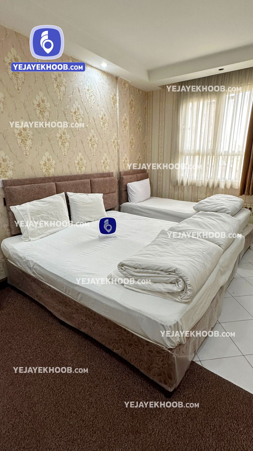 هتل آرامش مشهد -  اتاق ۳ تخته (۱ تخت ۲ نفره و ۱ تخت ۱ نفره) 