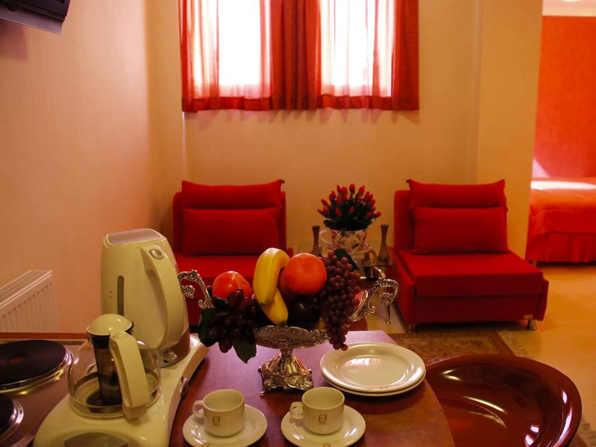 هتل آپارتمان پارتیکان اصفهان - سرویس پذیرایی