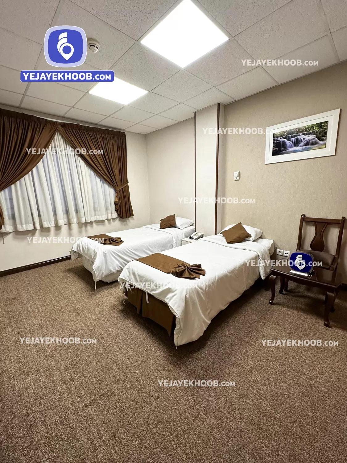 هتل آپارتمان ایزد مشهد - اتاق ۲ تخته (۲ تخت ۱ نفره)