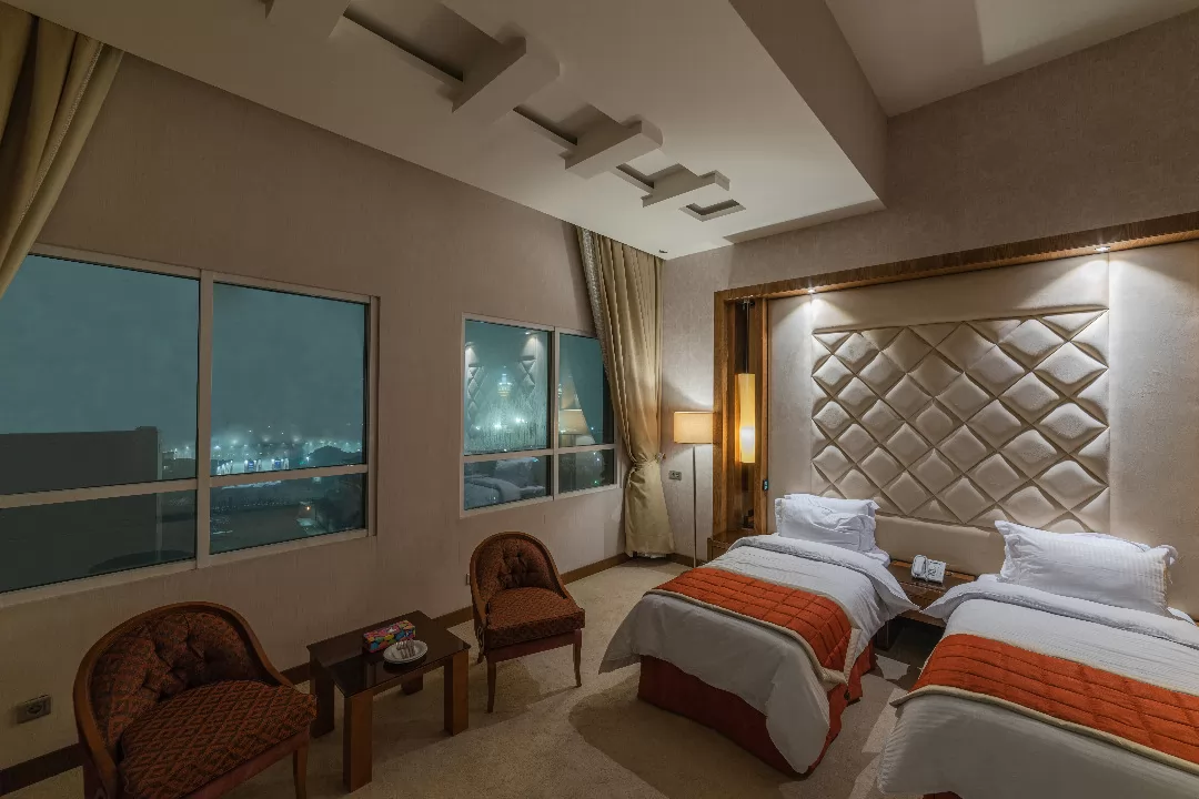 هتل بزرگ جهان مشهد - اتاق ۲ تخته (۲ تخت ۱ نفره) 