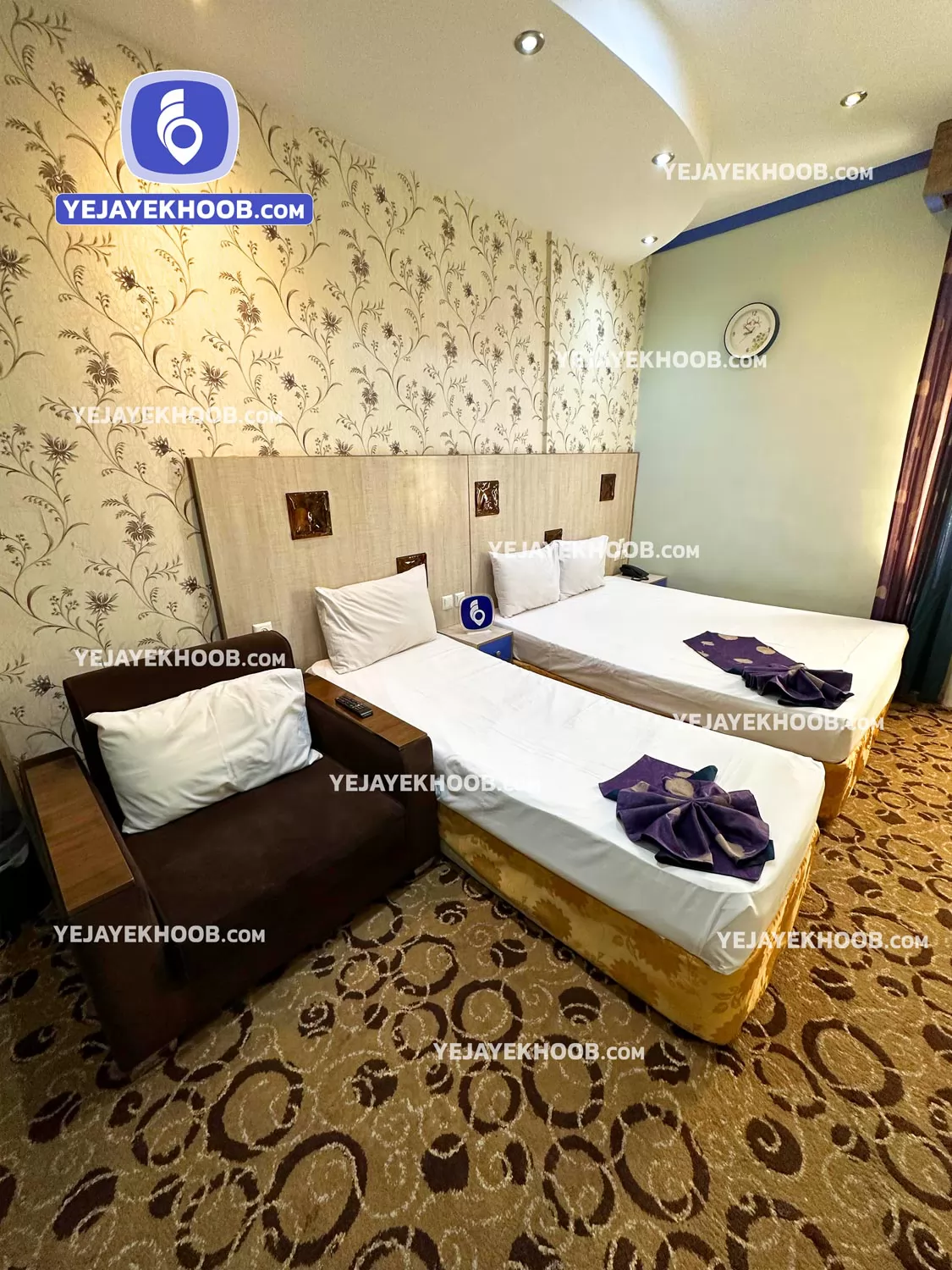 هتل تاج مشهد - اتاق 3 تخته (1 تخت 2 نفره و 1 تخت 1 نفره)