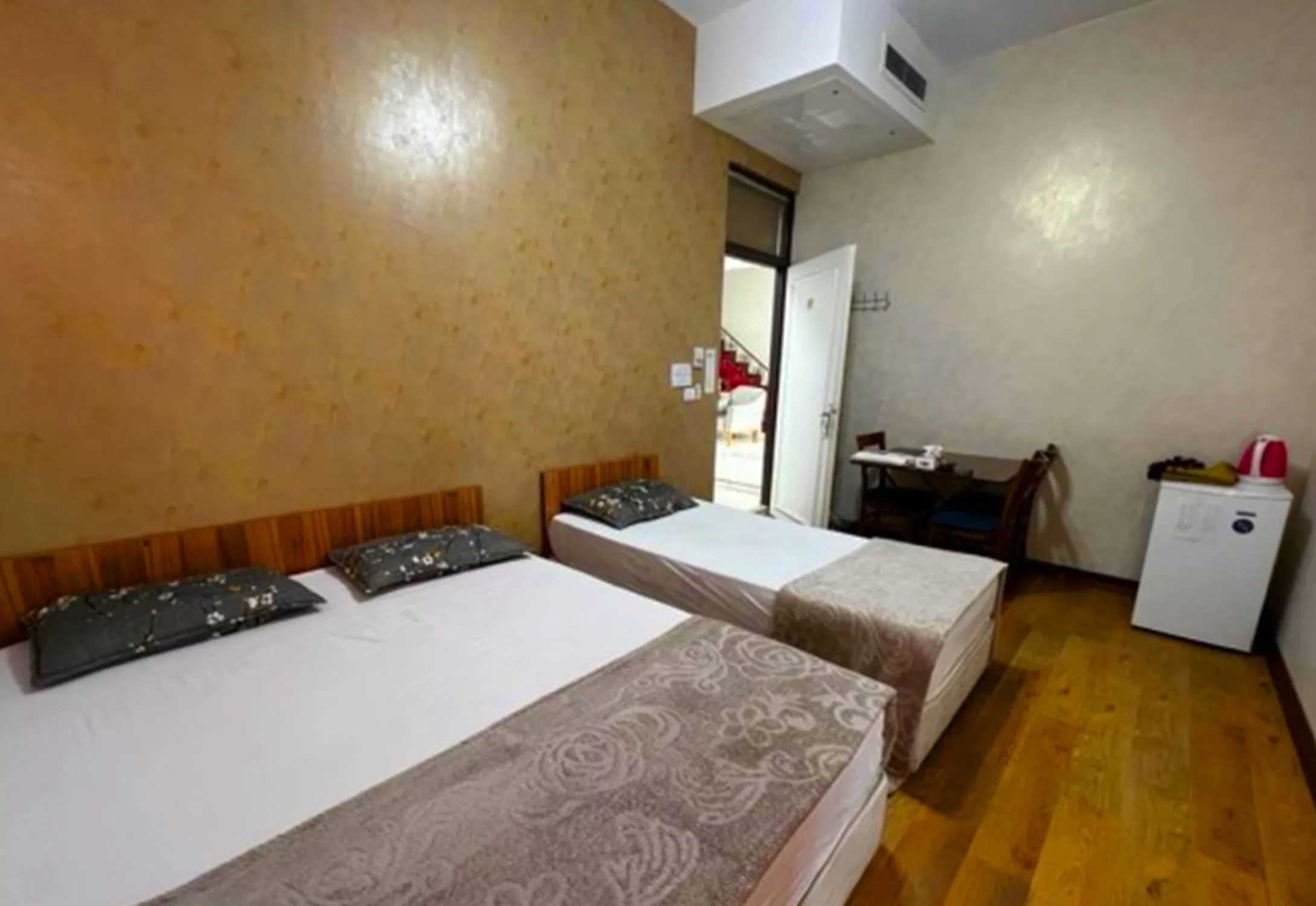 هتل ترن تهران - اتاق 3 تخته اتاق 3 تخته (1 تخت 2 نفره و 1 تخت 1 نفره)