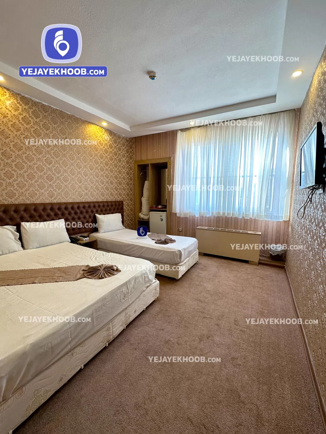 هتل حافظ مشهد - اتاق ۳ تخته (۱ تخت ۲ نفره و ۱ تخت ۱ نفره)    