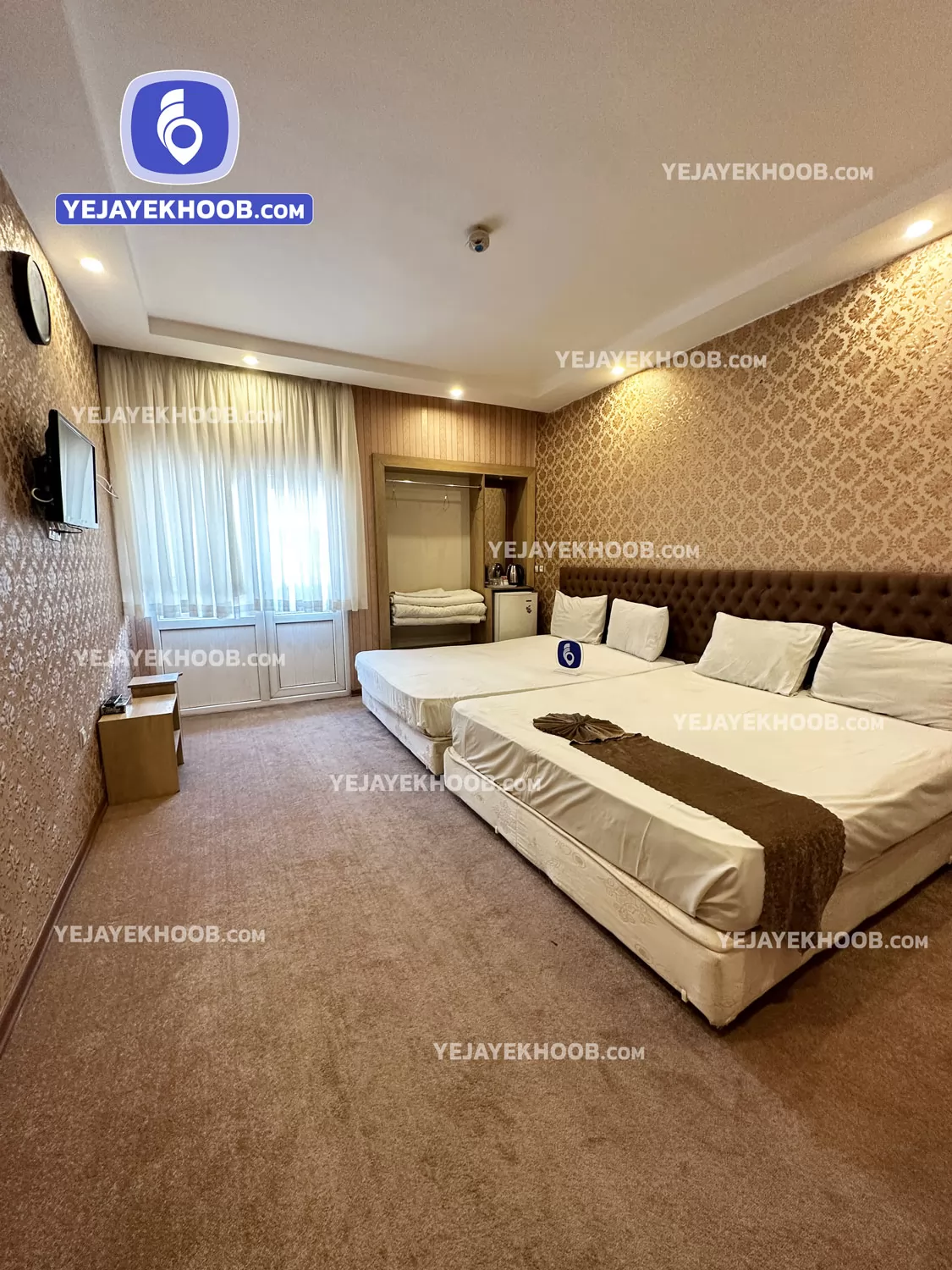 هتل حافظ مشهد - اتاق ۴ تخته (۲ تخت ۲ نفره)   