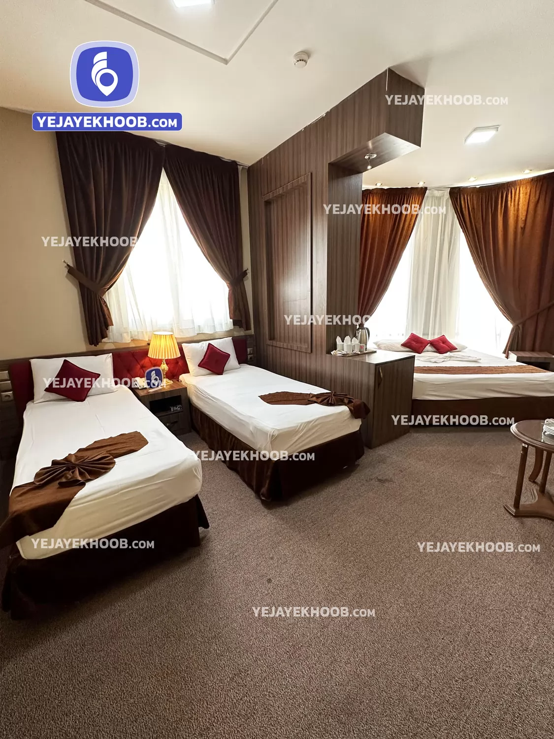 هتل حدیث مشهد - اتاق ۴ تخته (۱ تخت ۲ نفره و ۲ تخت ۱ نفره)  