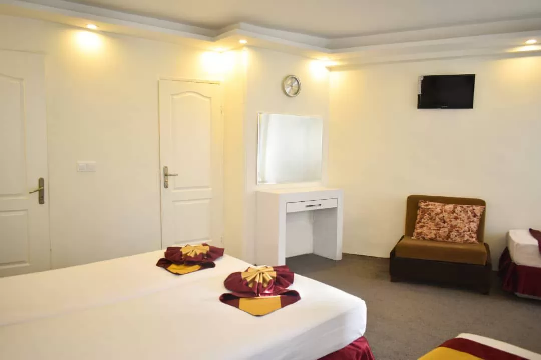 هتل-خورشید-مشهد - اتاق ۴ تخته (۴ تخت ۱ نفره)   