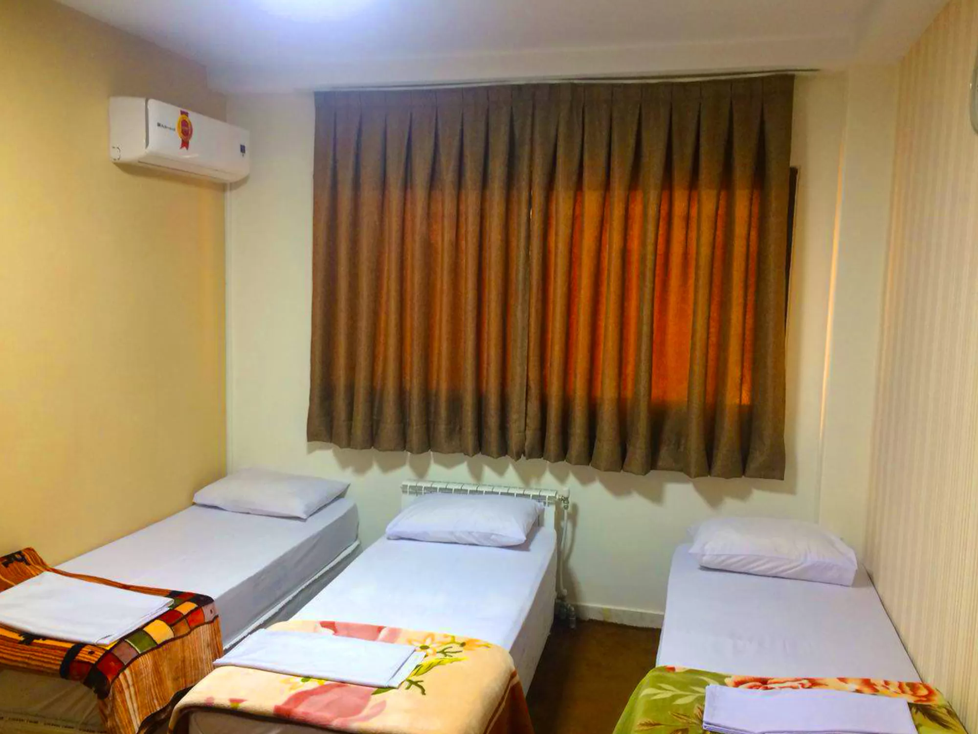 هتل دانش تهران - اتاق 3 تخته (3 تخت 1 نفره)