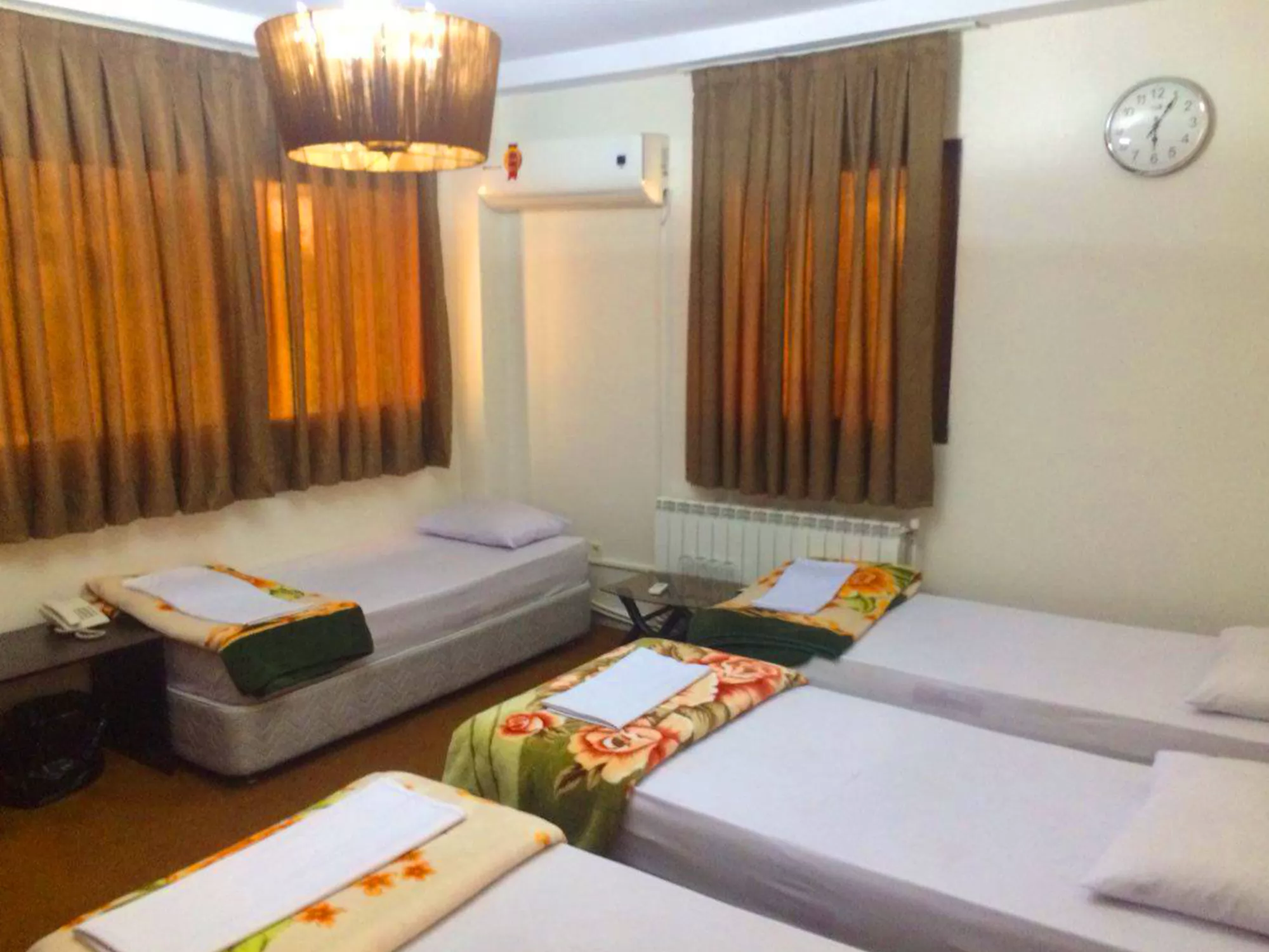 هتل دانش تهران - اتاق 4 تخته (4 تخت 1 نفره)