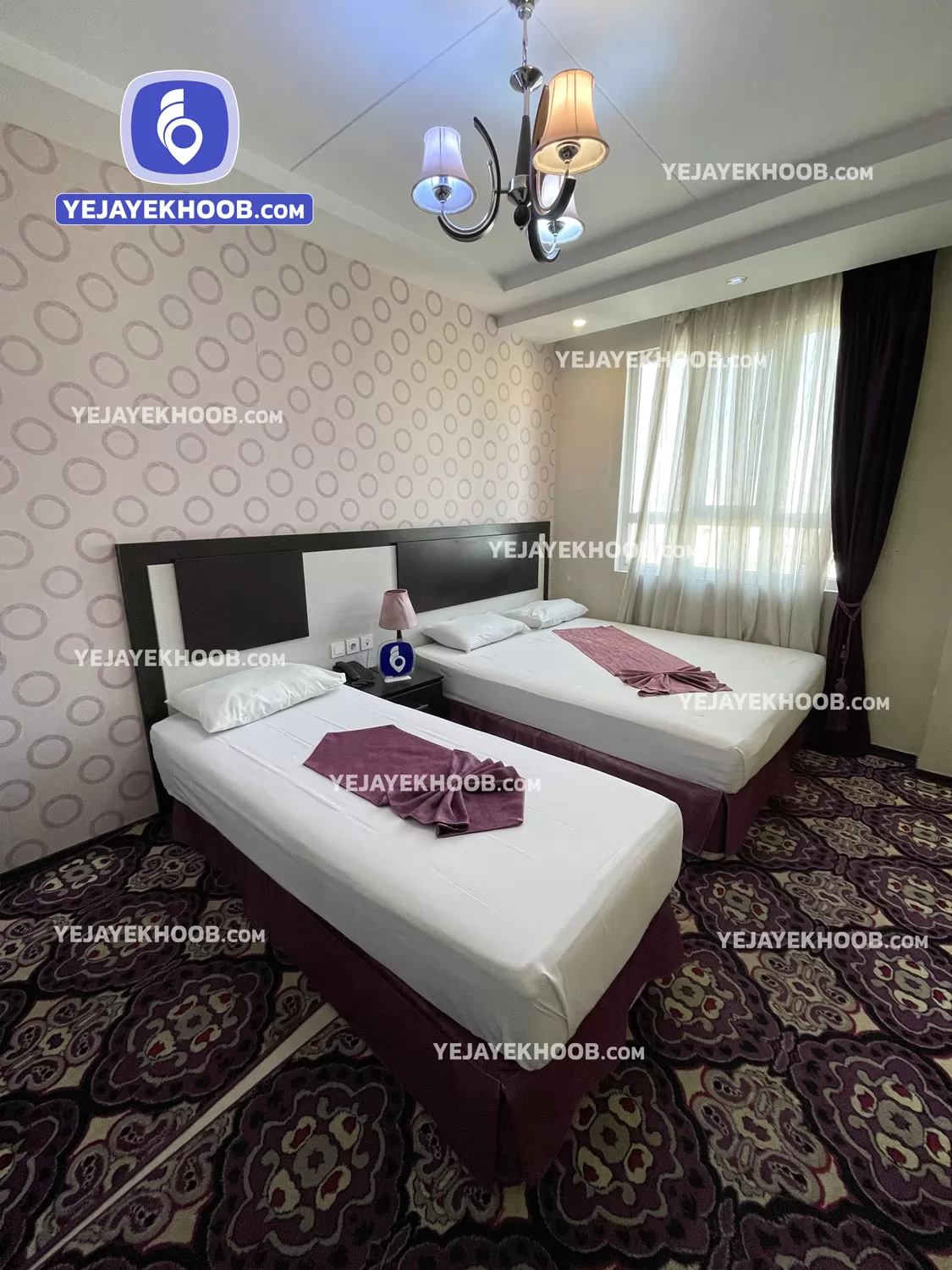 هتل سراج مشهد - اتاق ۳ تخته ( یک تخت دبل + یک تخت سینگل )
