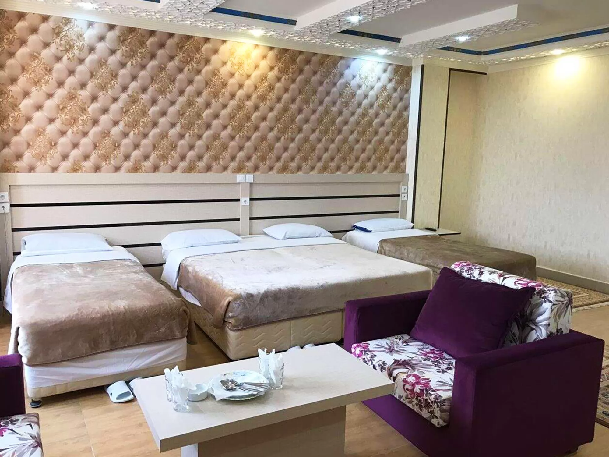 هتل سپاهان اصفهان - اتاق 4 تخته (1 تخت 2 نفره و 2 تخت 1 نفره)