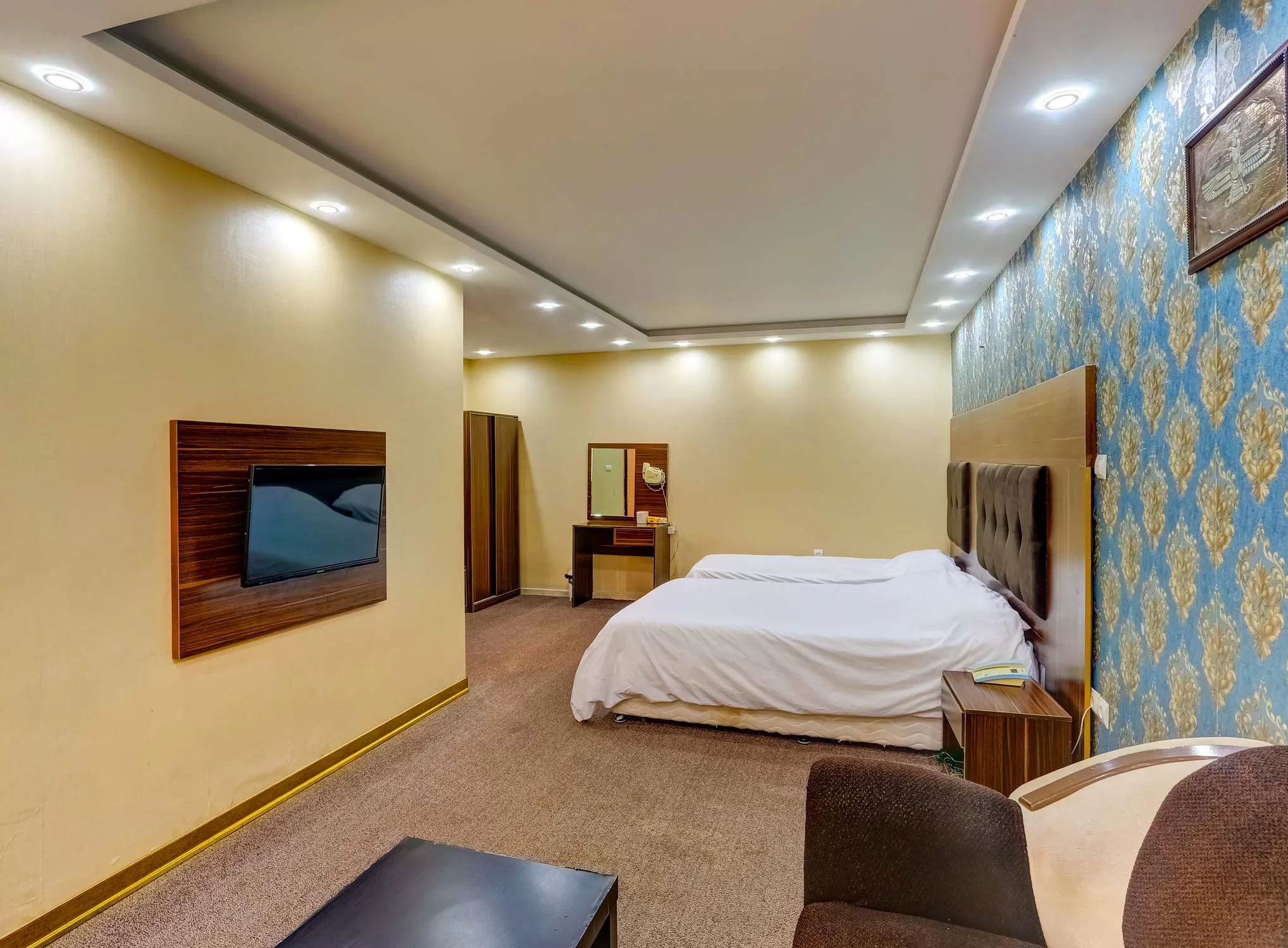 هتل شمس قشم - اتاق 3 تخته (1 تخت 2 نفره 1 تخت 1 نفره)