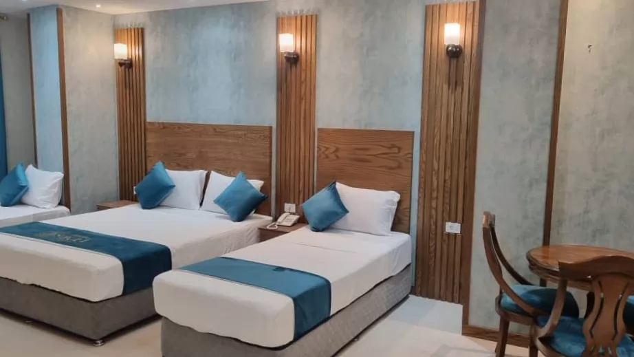 هتل صوفی اصفهان - اتاق 4 تخته (1 تخت 2 نفره و 2 تخت 1 نفره)