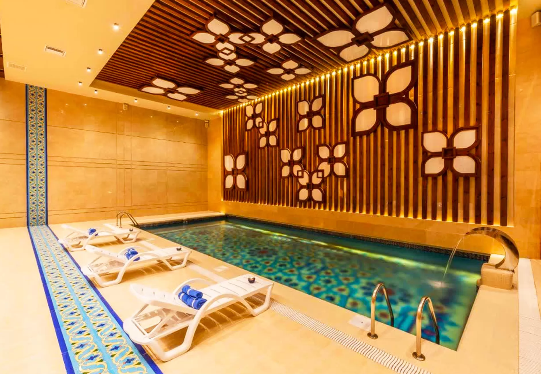 هتل مدینه الجواد مشهد - استخر