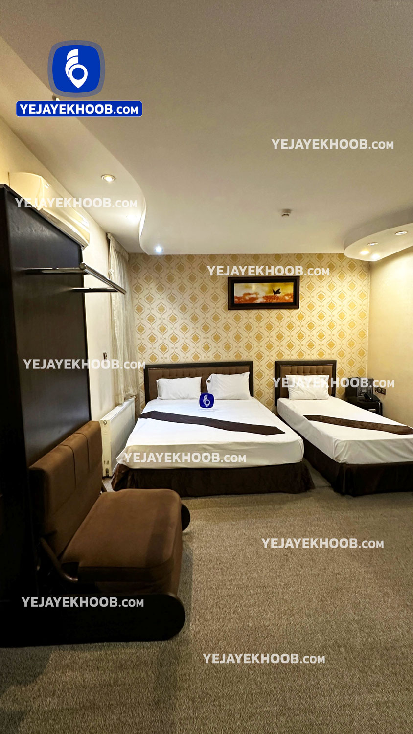 هتل مرمر مشهد - اتاق ۳ تخته ( یک تخت دبل و یک تخت سینگل ) همراه با کاناپه تختخوابشو