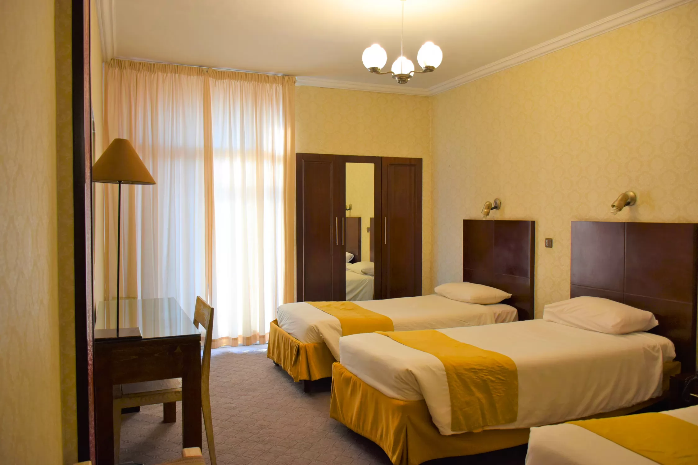 هتل مشهد تهران - اتاق 3 تخته