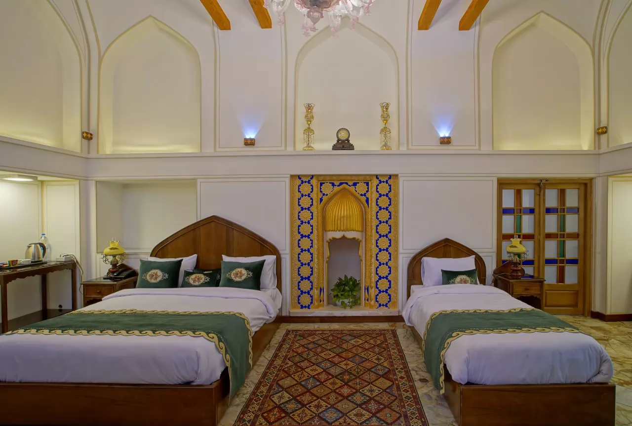 اقامتگاه سنتی میناس اصفهان - اتاق 3 تخته (1 تخت 2 نفره و 1 تخت 1 نفره)