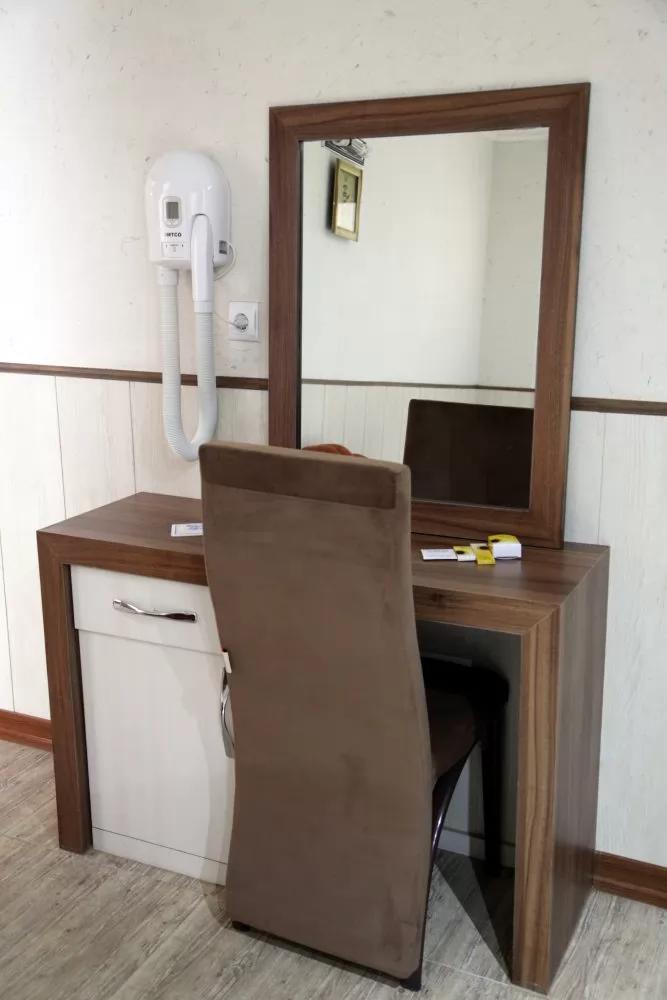 هتل نگین جی اصفهان - امکانات اتاق (میز آرایش)