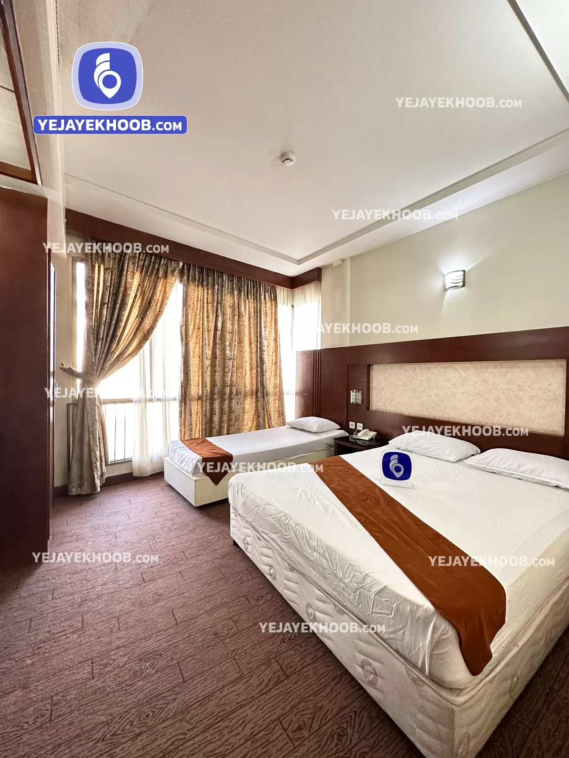 هتل همراز مشهد - اتاق ۳ تخته (۱ تخت ۲ نفره و ۱ تخت ۱ نفره)    