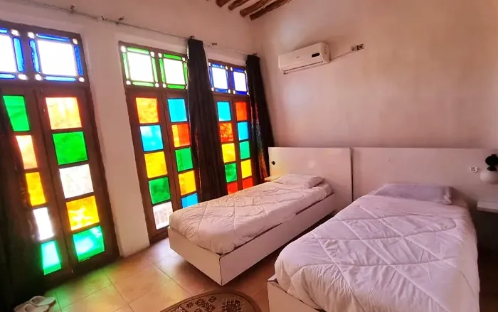 اقامتگاه سنتی گل طاها شیراز