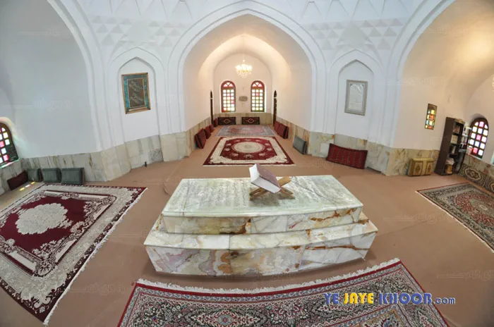 نمای داخل آرامگاه هادی سبزواری ملقب به اسرار