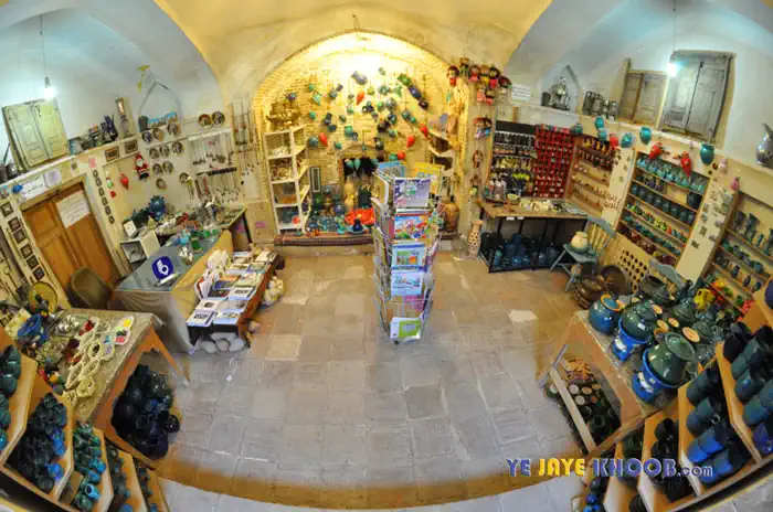 داخل مغازه سوغاتی خانه تاج کاشان