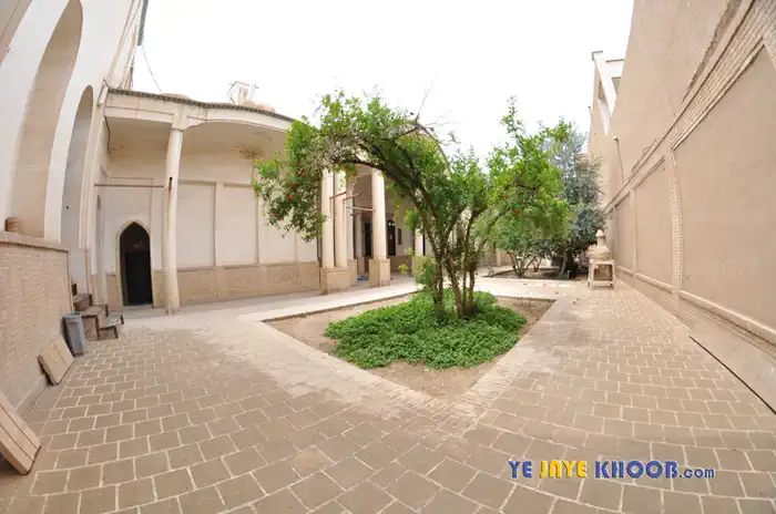 حیاط خلوت خانه طباطبایی های کاشان