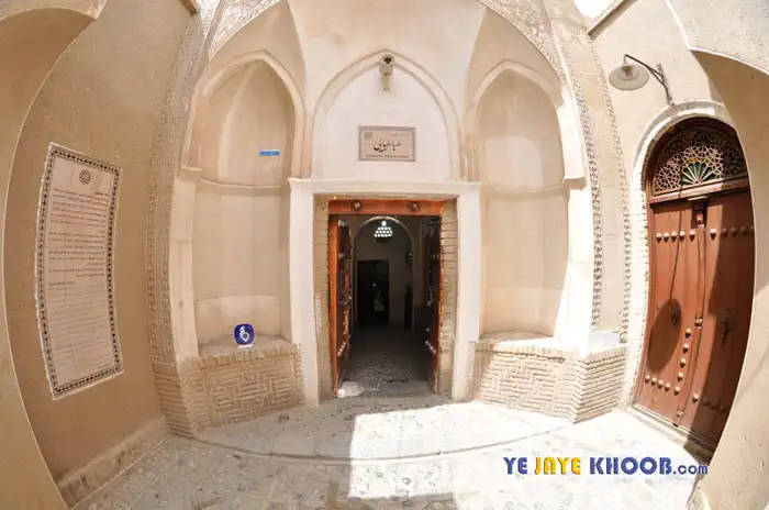 ورودی (هشتی) خانه طباطبایی های کاشان