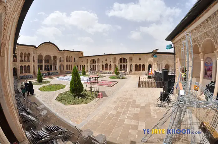 قسمت بیرونی (حیاط بزرگ) خانه طباطبایی های کاشان