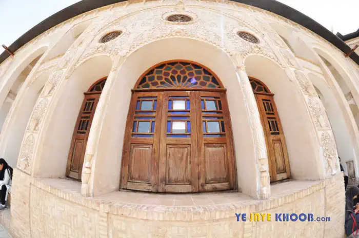 ایوان آینه خانه طباطبایی های کاشان