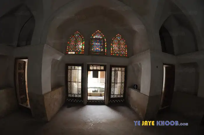 داخل اتاق آینه خانه عباسیان