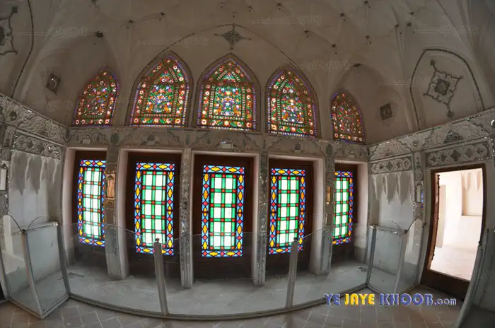 اتاق زیبای آینه خانه عباسیان