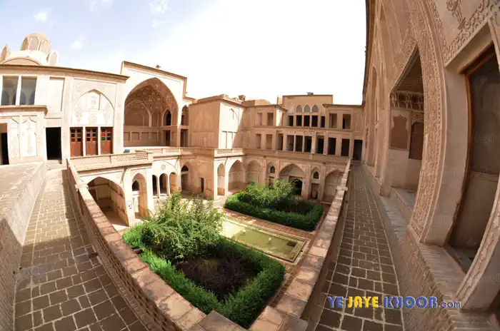 شهر کاشان و عمارتی تاریخی در آن خانه عباسیان
