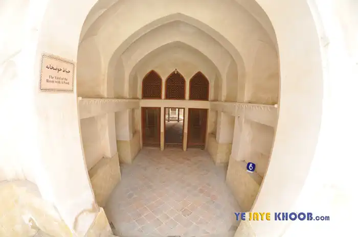 حیاط حوضخانه در خانه عباسیان