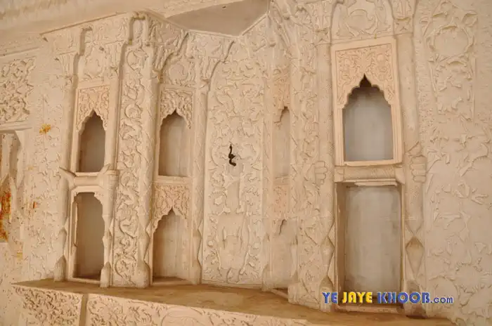 دیوار اصلی اتاق مرکزی خانه عباسیان