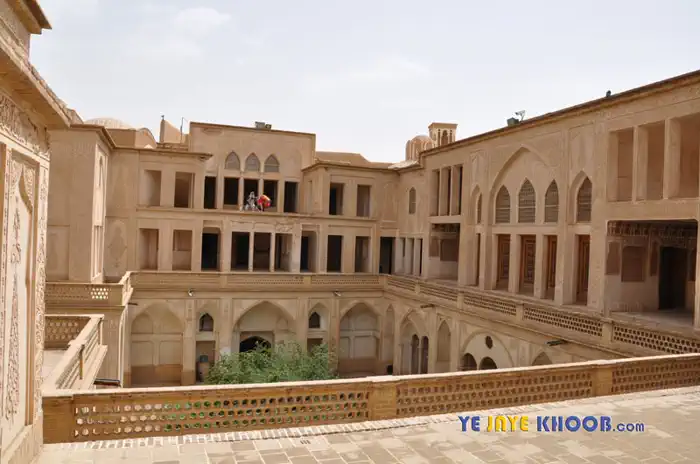 ایوان کنار اتاق شاه نشین خانه عباسیان